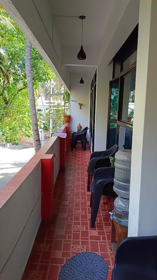 Abhi'S Cafe Avaduthura Kovalam Exteriör bild