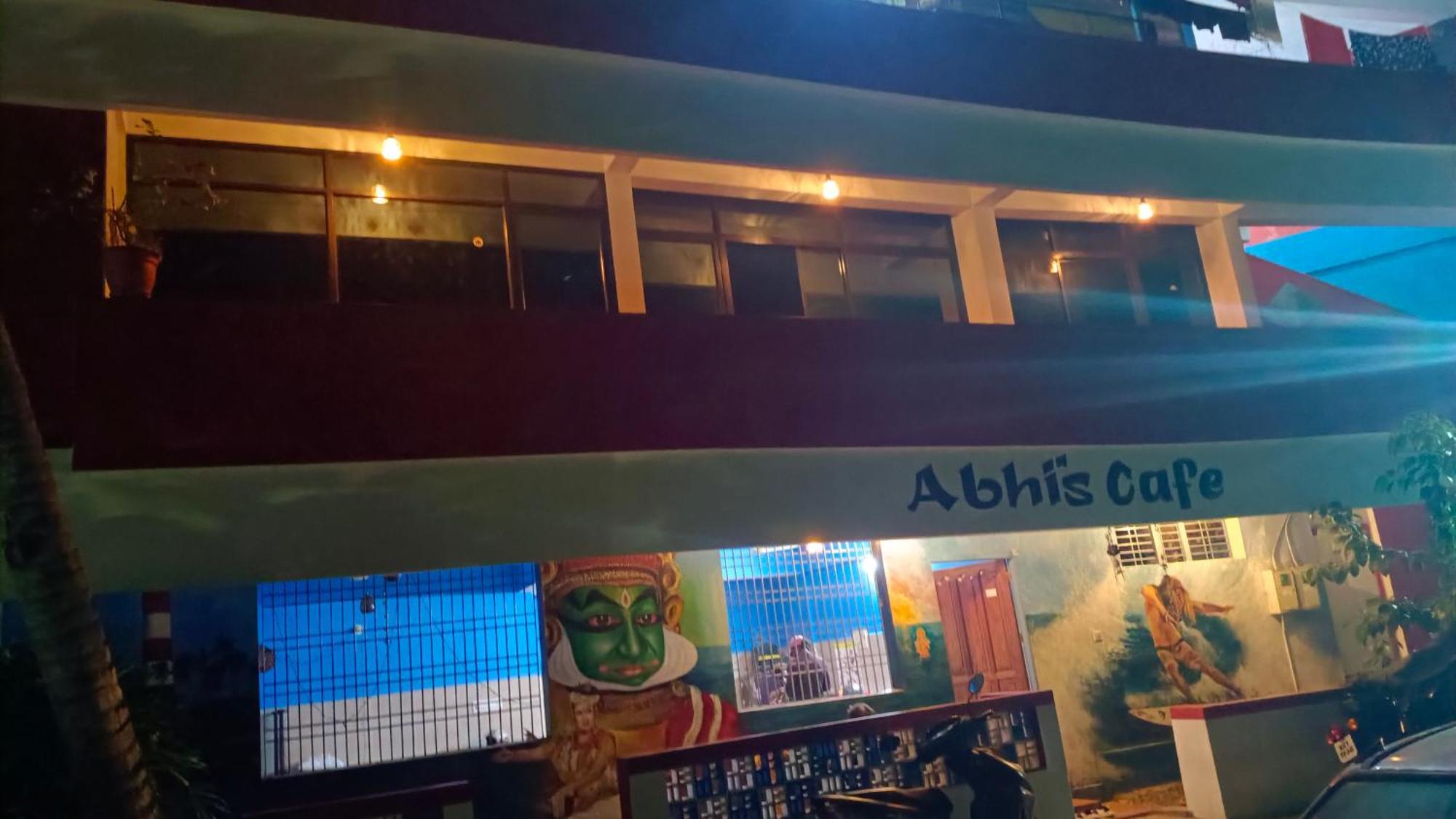 Abhi'S Cafe Avaduthura Kovalam Exteriör bild