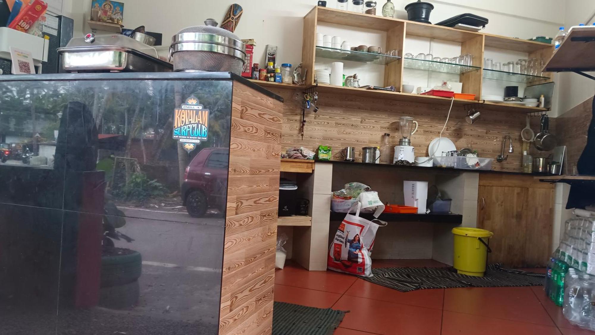 Abhi'S Cafe Avaduthura Kovalam Exteriör bild